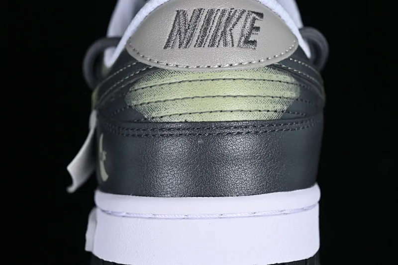 All Categories Nk SB Dunk Series Nk SB Dunk Low Low-top sneakers Nk Dunk Low Panda Prank-Moon Deconstruction Workwear style SB strap low-top casual sneakers FB3354-001